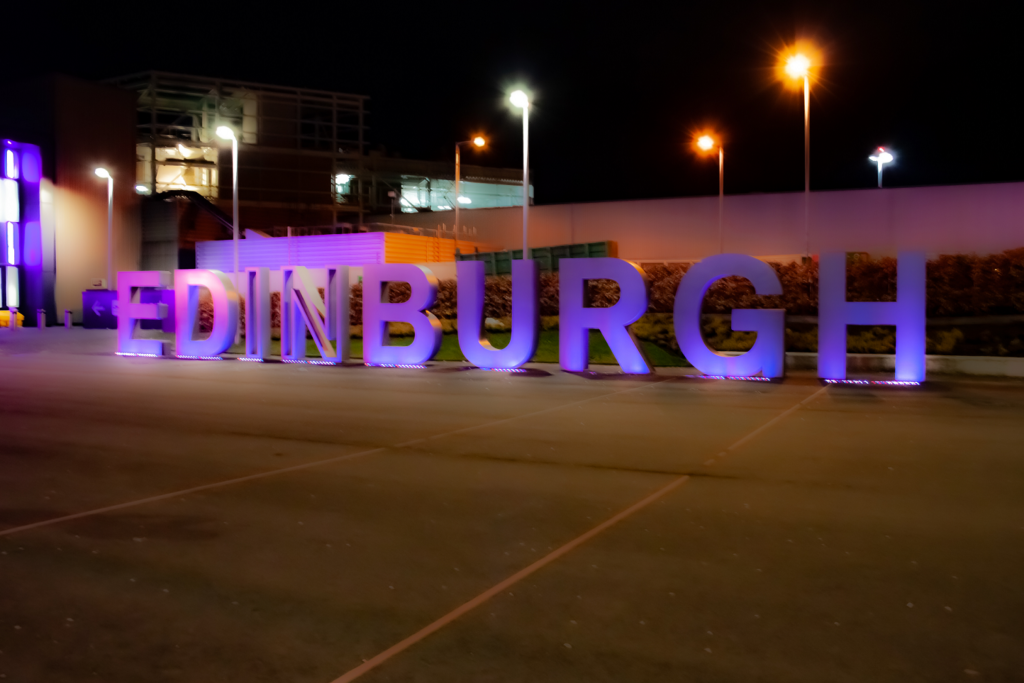 Symbole de la ville devant l'aéroport d'Edimbourg